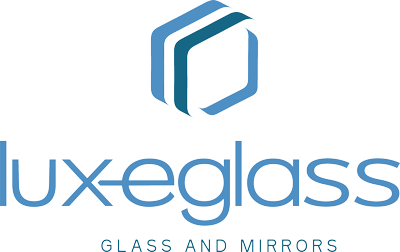 Luxe Glass – Especializada na instalação de portas de chuveiro, espelhos e vidros.